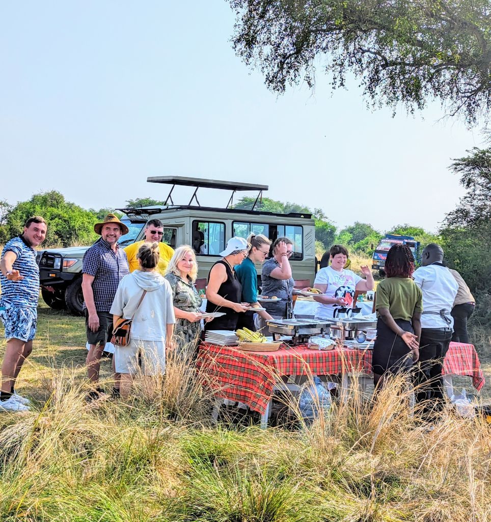 Bush Meals & Sun-downers in Uganda National Parks: The Taste of the Wild