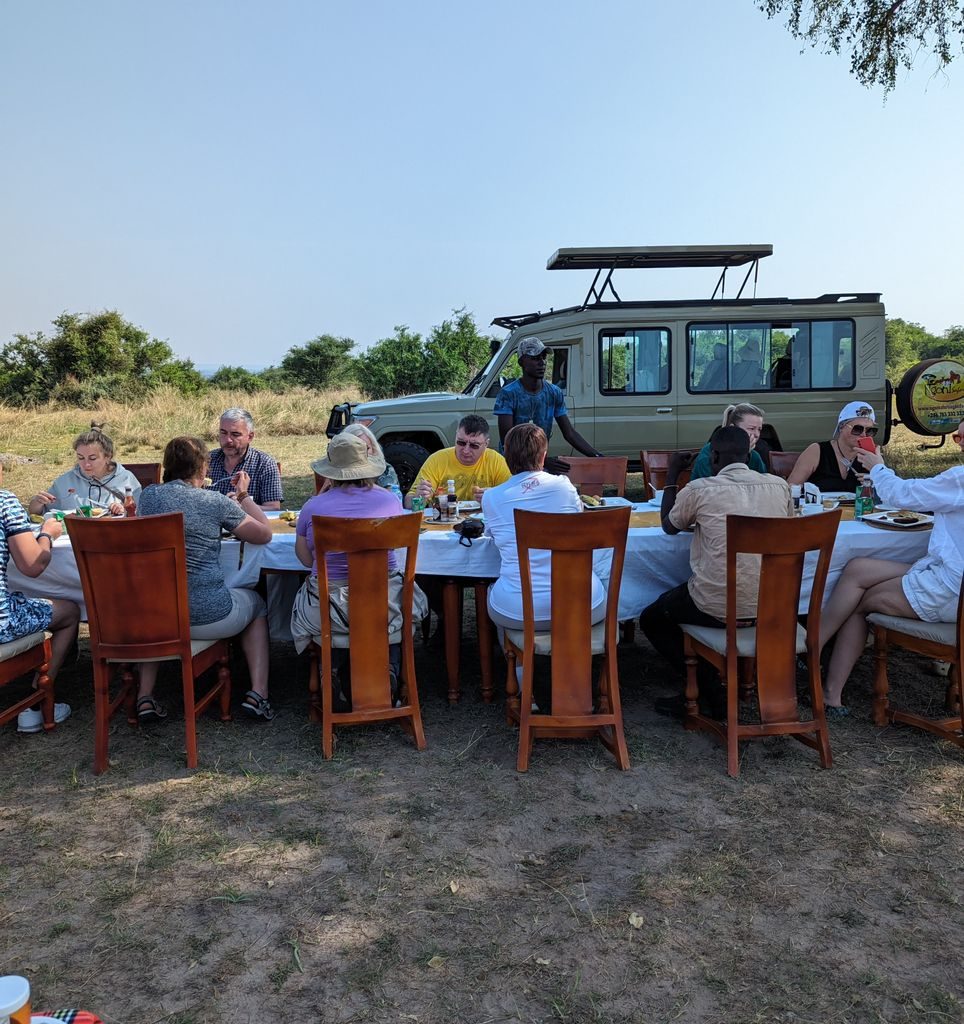 Bush Meals & Sun-downers in Uganda National Parks: The Taste of the Wild
